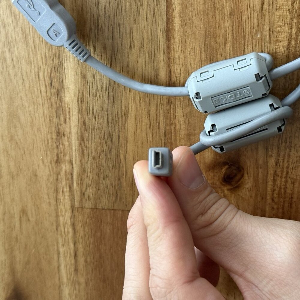 Sony OEM USB Data‎ Cable Grey USB-A to Mini-USB 5-Pin w/ Ferrite – Genuine - Picture 5 of 5